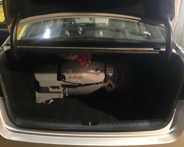 Серый Киа K5, объемом двигателя 2 л и пробегом 260 тыс. км за 14000 $, фото 7 на Automoto.ua