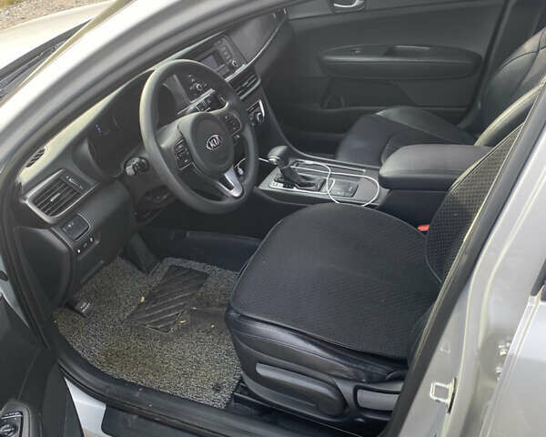 Сірий Кіа K5, об'ємом двигуна 2 л та пробігом 142 тис. км за 10000 $, фото 11 на Automoto.ua