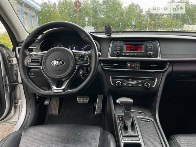 Серый Киа K5, объемом двигателя 2 л и пробегом 210 тыс. км за 9999 $, фото 13 на Automoto.ua