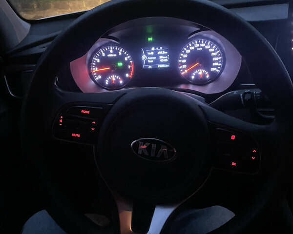 Сірий Кіа K5, об'ємом двигуна 2 л та пробігом 350 тис. км за 11200 $, фото 9 на Automoto.ua