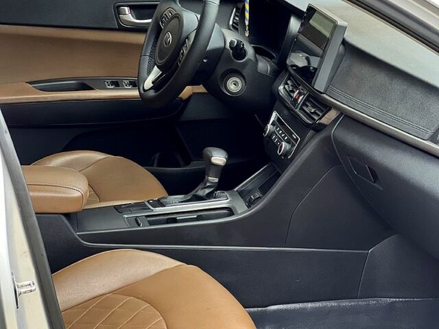 Серый Киа K5, объемом двигателя 2 л и пробегом 200 тыс. км за 9600 $, фото 8 на Automoto.ua