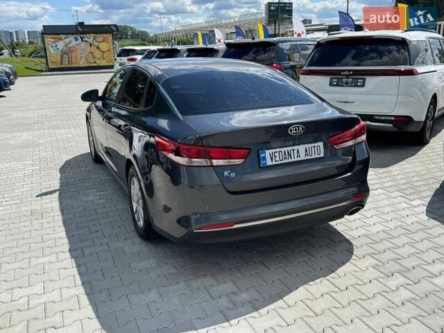 Сірий Кіа K5, об'ємом двигуна 2 л та пробігом 257 тис. км за 12200 $, фото 3 на Automoto.ua