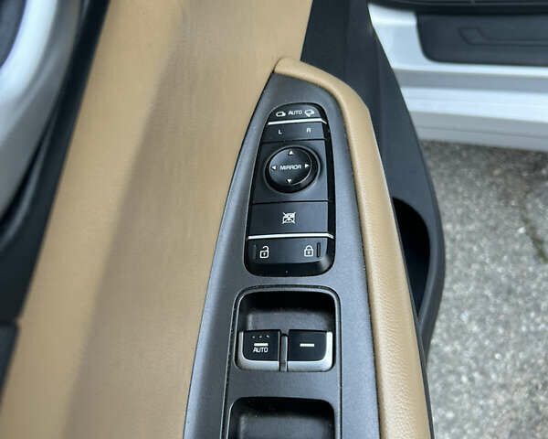 Серый Киа K5, объемом двигателя 2 л и пробегом 300 тыс. км за 10300 $, фото 20 на Automoto.ua