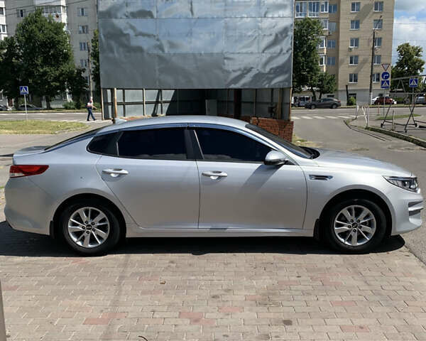 Серый Киа K5, объемом двигателя 2 л и пробегом 157 тыс. км за 11900 $, фото 5 на Automoto.ua