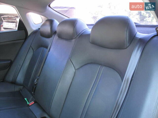Сірий Кіа K5, об'ємом двигуна 2 л та пробігом 249 тис. км за 11150 $, фото 28 на Automoto.ua