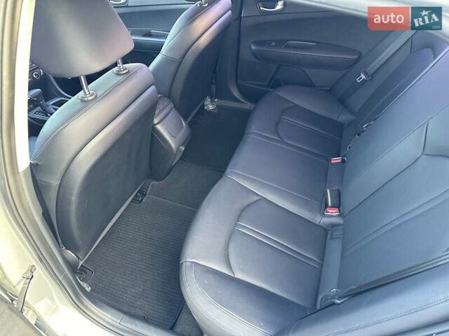Сірий Кіа K5, об'ємом двигуна 2 л та пробігом 106 тис. км за 13300 $, фото 23 на Automoto.ua