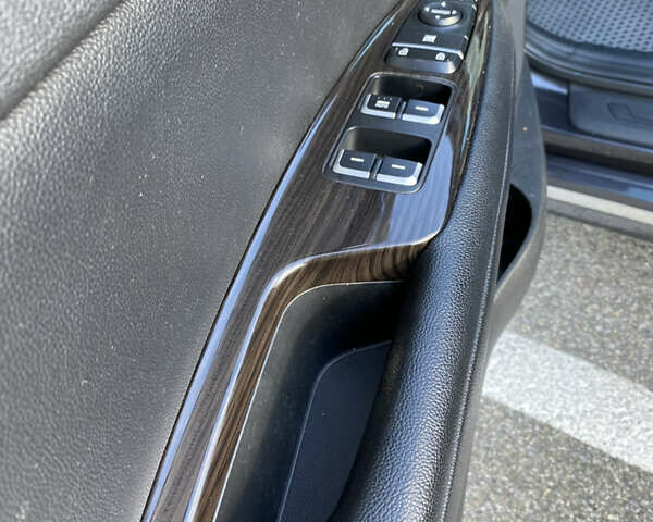 Серый Киа K5, объемом двигателя 2 л и пробегом 380 тыс. км за 13900 $, фото 8 на Automoto.ua