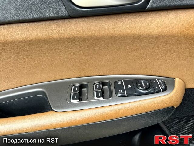 Серый Киа K5, объемом двигателя 2 л и пробегом 200 тыс. км за 9600 $, фото 12 на Automoto.ua