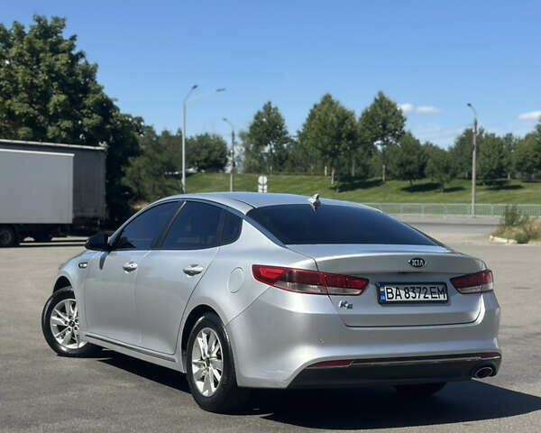 Сірий Кіа K5, об'ємом двигуна 2 л та пробігом 200 тис. км за 12000 $, фото 5 на Automoto.ua