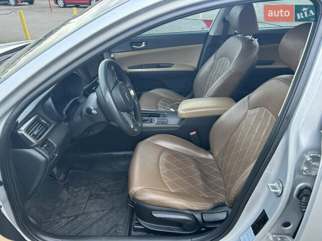 Серый Киа K5, объемом двигателя 2 л и пробегом 300 тыс. км за 10300 $, фото 22 на Automoto.ua