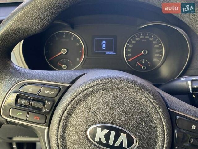 Серый Киа K5, объемом двигателя 2 л и пробегом 185 тыс. км за 12400 $, фото 4 на Automoto.ua