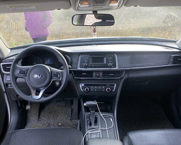 Сірий Кіа K5, об'ємом двигуна 2 л та пробігом 142 тис. км за 10000 $, фото 13 на Automoto.ua