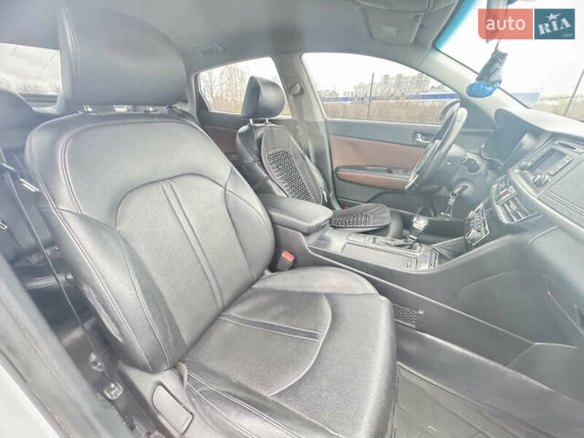 Серый Киа K5, объемом двигателя 2 л и пробегом 307 тыс. км за 8950 $, фото 13 на Automoto.ua