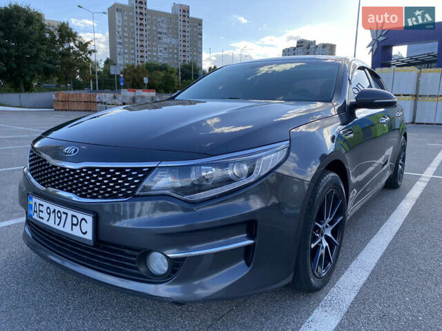 Серый Киа K5, объемом двигателя 2 л и пробегом 380 тыс. км за 13900 $, фото 2 на Automoto.ua