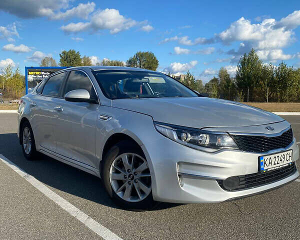 Серый Киа K5, объемом двигателя 2 л и пробегом 318 тыс. км за 10600 $, фото 2 на Automoto.ua