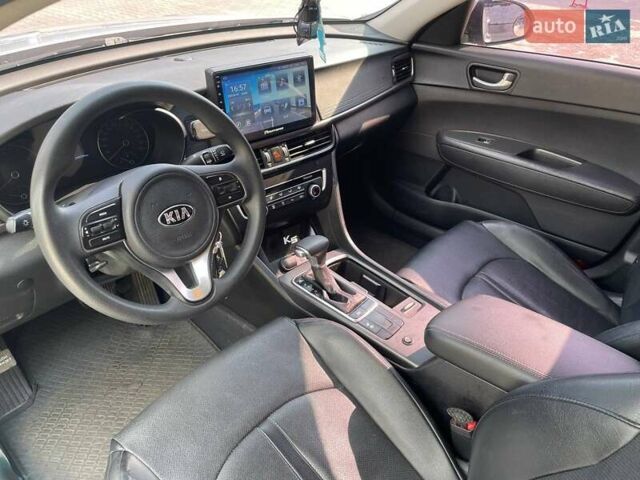 Серый Киа K5, объемом двигателя 2 л и пробегом 281 тыс. км за 11250 $, фото 12 на Automoto.ua