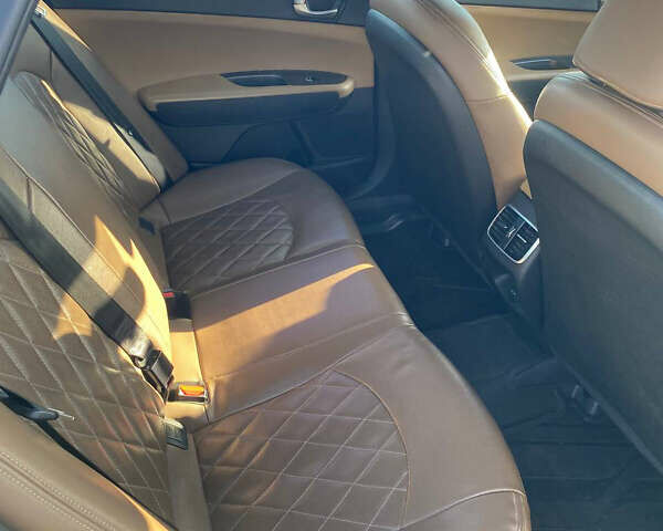 Серый Киа K5, объемом двигателя 2 л и пробегом 318 тыс. км за 10600 $, фото 10 на Automoto.ua