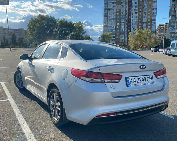 Серый Киа K5, объемом двигателя 2 л и пробегом 318 тыс. км за 10600 $, фото 6 на Automoto.ua
