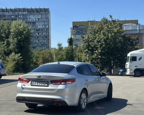 Сірий Кіа K5, об'ємом двигуна 2 л та пробігом 200 тис. км за 12000 $, фото 4 на Automoto.ua