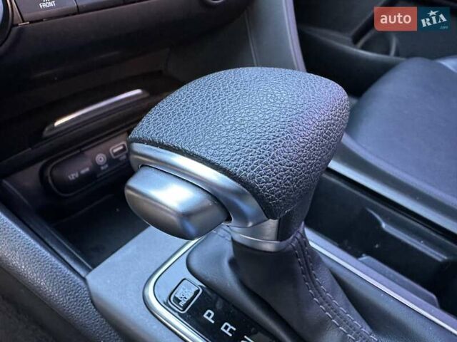 Сірий Кіа K5, об'ємом двигуна 2 л та пробігом 106 тис. км за 13300 $, фото 20 на Automoto.ua