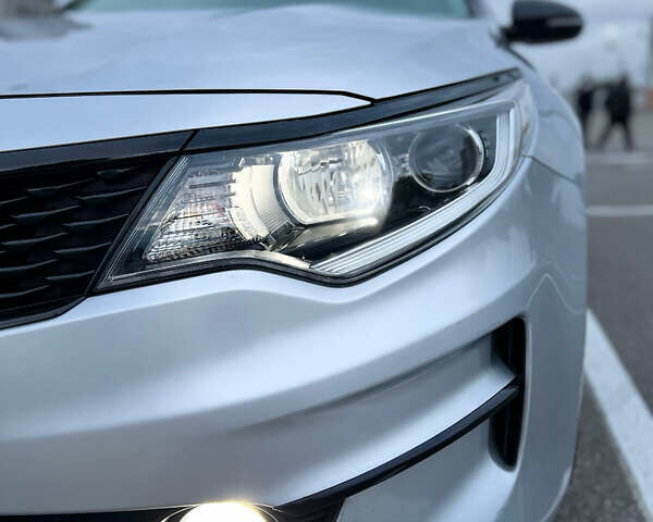 Сірий Кіа K5, об'ємом двигуна 2 л та пробігом 360 тис. км за 14200 $, фото 17 на Automoto.ua