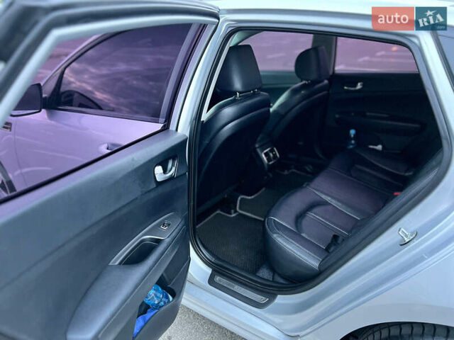 Сірий Кіа K5, об'ємом двигуна 2 л та пробігом 360 тис. км за 14200 $, фото 16 на Automoto.ua