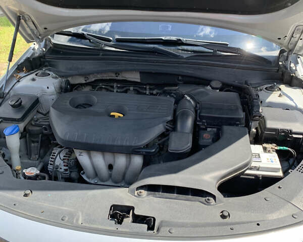Серый Киа K5, объемом двигателя 2 л и пробегом 157 тыс. км за 11900 $, фото 45 на Automoto.ua
