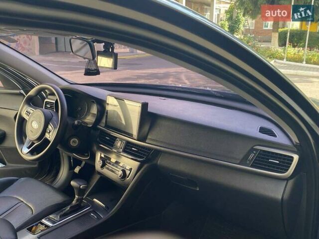 Серый Киа K5, объемом двигателя 2 л и пробегом 185 тыс. км за 12400 $, фото 1 на Automoto.ua
