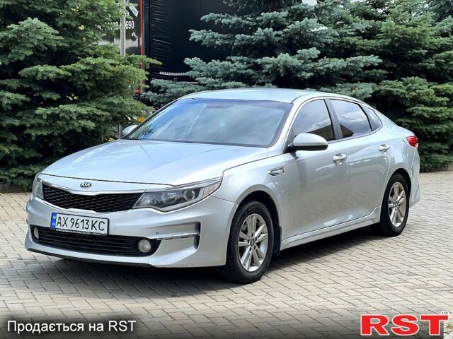Серый Киа K5, объемом двигателя 2 л и пробегом 200 тыс. км за 9600 $, фото 2 на Automoto.ua