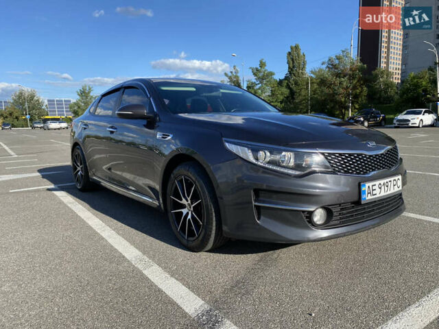 Серый Киа K5, объемом двигателя 2 л и пробегом 380 тыс. км за 13900 $, фото 1 на Automoto.ua