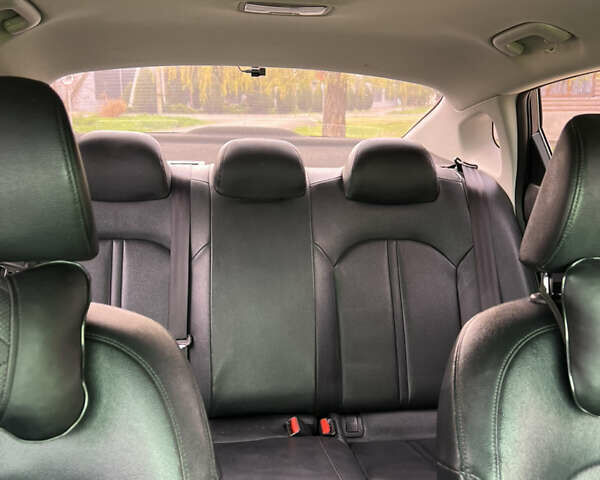 Сірий Кіа K5, об'ємом двигуна 2 л та пробігом 210 тис. км за 13100 $, фото 7 на Automoto.ua