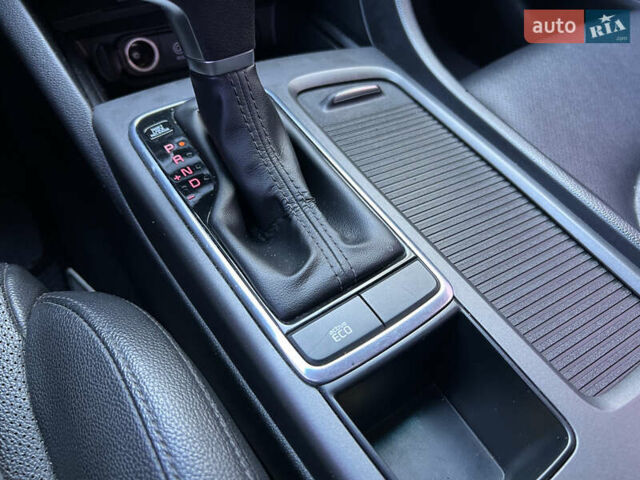 Серый Киа K5, объемом двигателя 2 л и пробегом 240 тыс. км за 12500 $, фото 16 на Automoto.ua