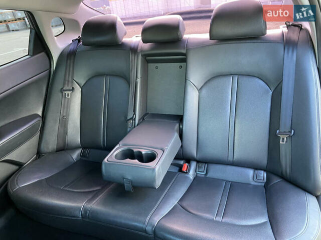 Серый Киа K5, объемом двигателя 2 л и пробегом 380 тыс. км за 13900 $, фото 14 на Automoto.ua