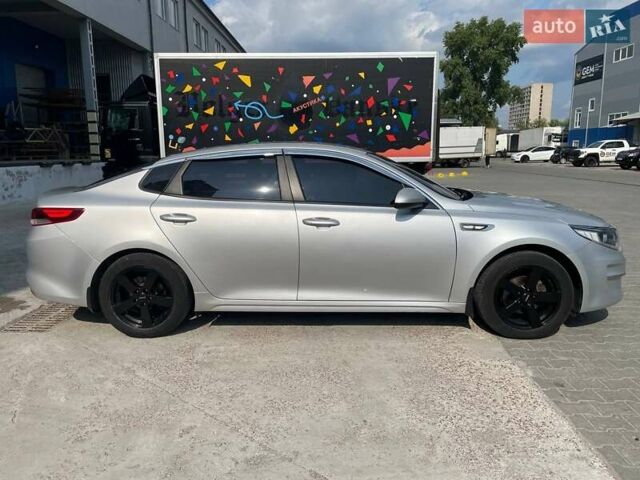 Серый Киа K5, объемом двигателя 2 л и пробегом 281 тыс. км за 11250 $, фото 5 на Automoto.ua