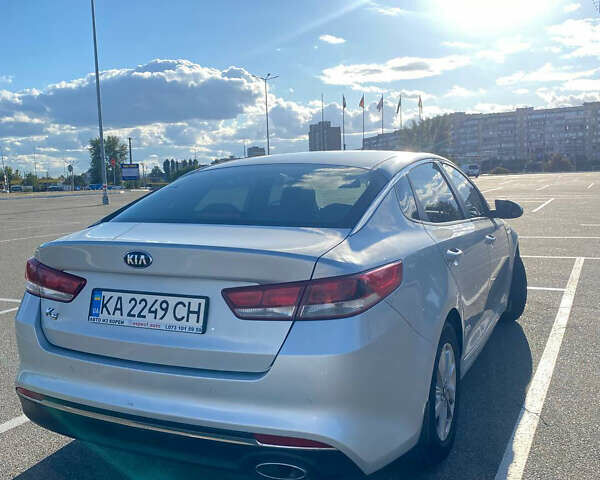 Серый Киа K5, объемом двигателя 2 л и пробегом 318 тыс. км за 10600 $, фото 8 на Automoto.ua