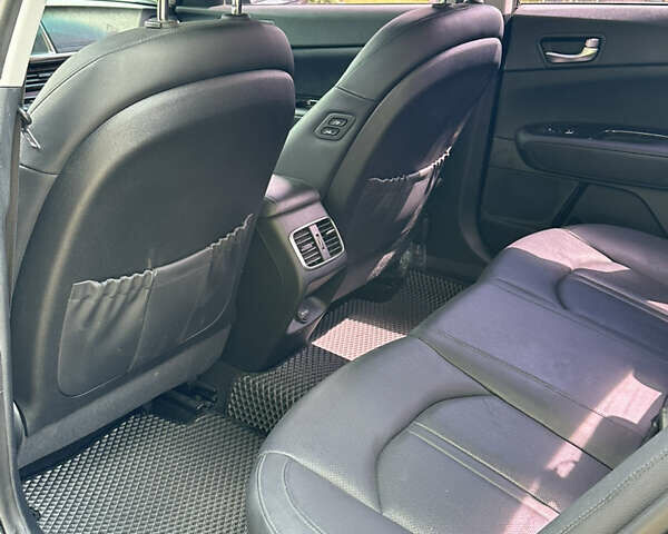 Сірий Кіа K5, об'ємом двигуна 1.69 л та пробігом 105 тис. км за 16399 $, фото 11 на Automoto.ua