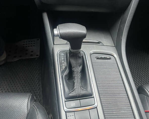 Сірий Кіа K5, об'ємом двигуна 2 л та пробігом 350 тис. км за 11200 $, фото 7 на Automoto.ua