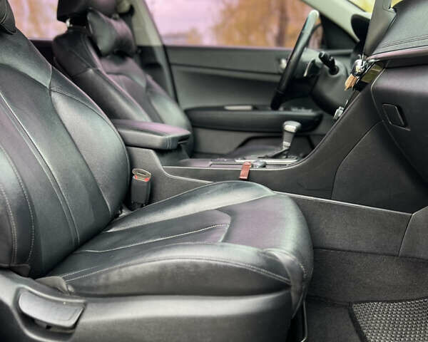 Сірий Кіа K5, об'ємом двигуна 2 л та пробігом 210 тис. км за 13100 $, фото 8 на Automoto.ua