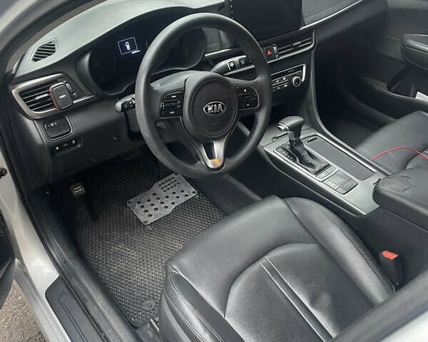 Сірий Кіа K5, об'ємом двигуна 2 л та пробігом 350 тис. км за 11200 $, фото 6 на Automoto.ua