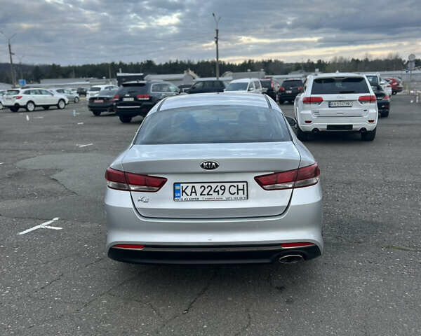 Серый Киа K5, объемом двигателя 2 л и пробегом 300 тыс. км за 10300 $, фото 12 на Automoto.ua