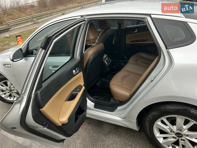 Серый Киа K5, объемом двигателя 2 л и пробегом 300 тыс. км за 10300 $, фото 33 на Automoto.ua