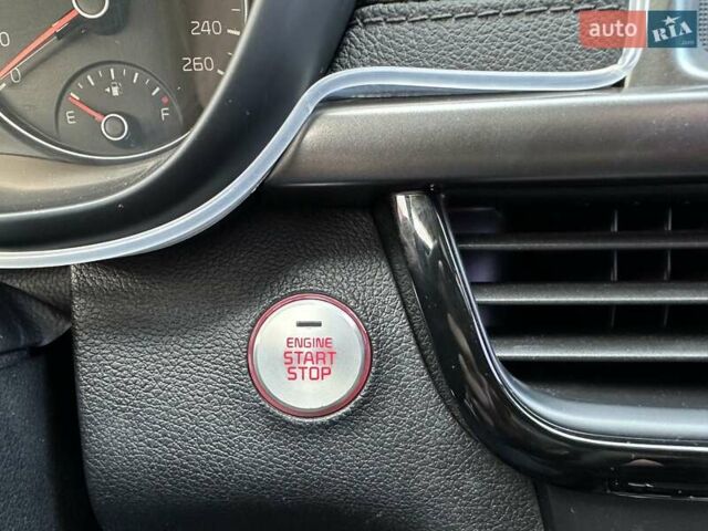 Сірий Кіа K5, об'ємом двигуна 2 л та пробігом 106 тис. км за 13300 $, фото 31 на Automoto.ua