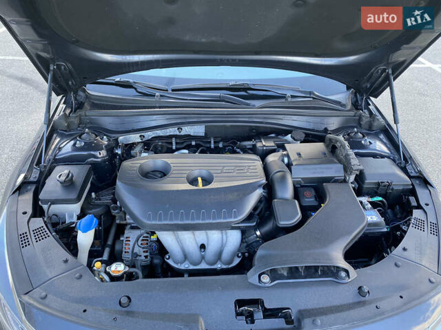 Серый Киа K5, объемом двигателя 2 л и пробегом 320 тыс. км за 14500 $, фото 8 на Automoto.ua