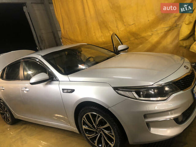 Серый Киа K5, объемом двигателя 2 л и пробегом 260 тыс. км за 14000 $, фото 5 на Automoto.ua