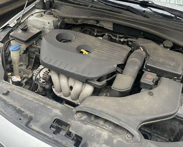 Сірий Кіа K5, об'ємом двигуна 2 л та пробігом 350 тис. км за 11200 $, фото 5 на Automoto.ua