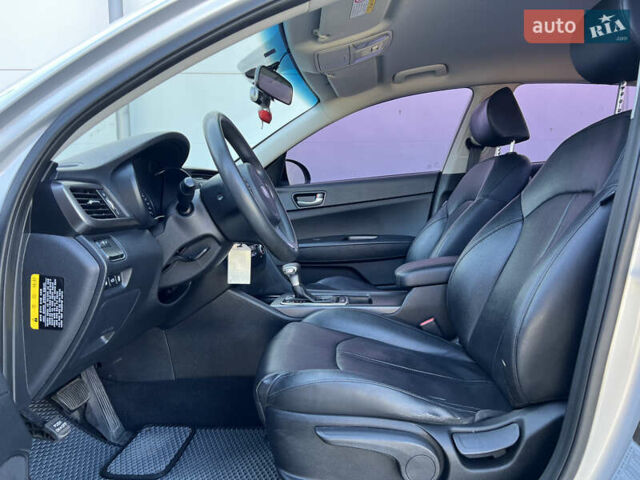 Серый Киа K5, объемом двигателя 2 л и пробегом 240 тыс. км за 12500 $, фото 22 на Automoto.ua