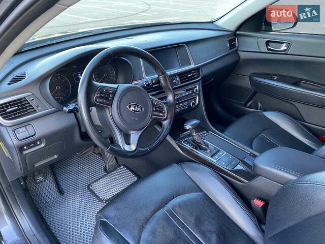 Серый Киа K5, объемом двигателя 2 л и пробегом 320 тыс. км за 14500 $, фото 13 на Automoto.ua