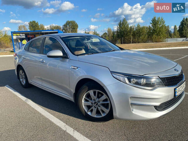 Серый Киа K5, объемом двигателя 2 л и пробегом 318 тыс. км за 10600 $, фото 1 на Automoto.ua