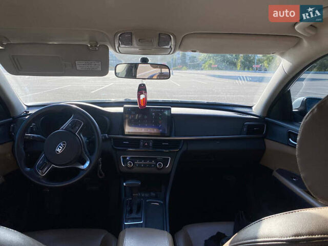 Серый Киа K5, объемом двигателя 2 л и пробегом 318 тыс. км за 10600 $, фото 12 на Automoto.ua