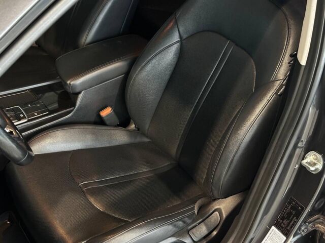Серый Киа K5, объемом двигателя 2 л и пробегом 122 тыс. км за 11990 $, фото 14 на Automoto.ua